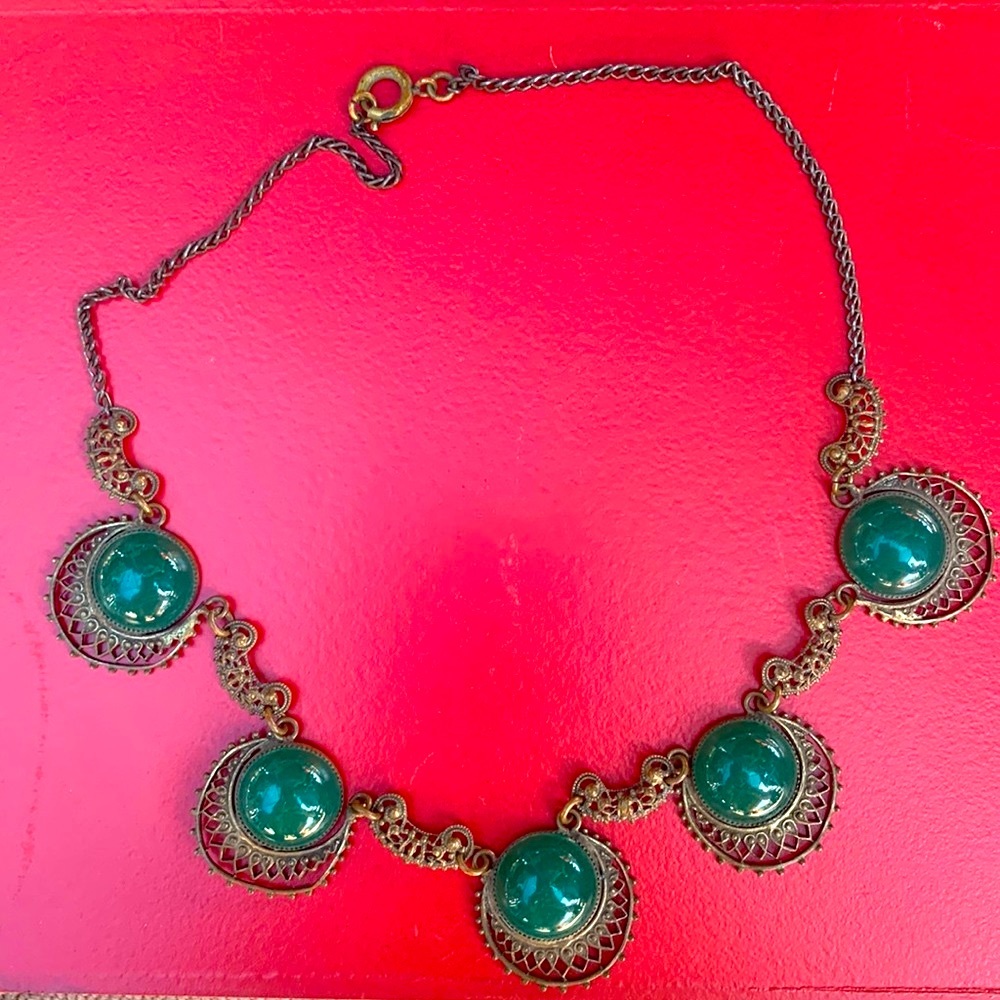 Jade/emerald/agate green, copper color metal vintage filigree collar nechlace